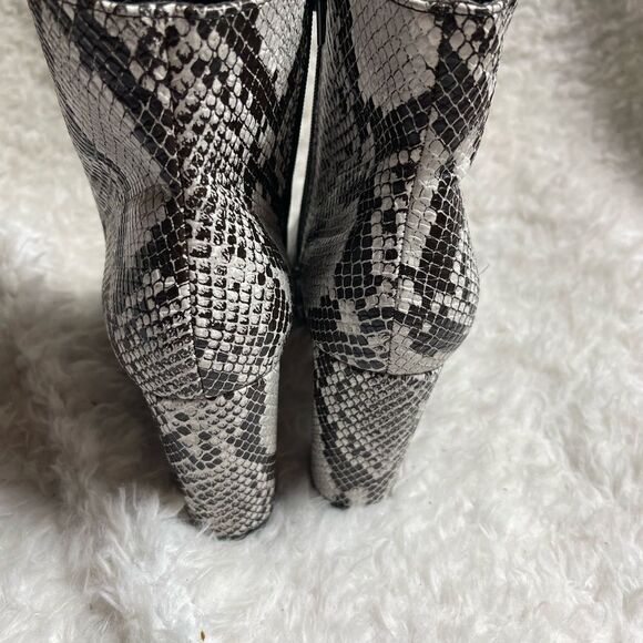 She & In faux leather Snakeskin print Beige &taupe Ankle heel Boots SZ11 - Picture 3 of 7